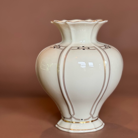 Lenox Vase "Vanguard Collection" 1990's Raised dots, Art Deco motif  7" T - Picture 2 of 11